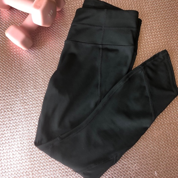 Athleta Aura Sonar Capris Black w/Mesh Panels XS - Picture 7 of 8